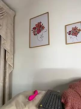 AlmmaMoon from StripChat is Freechat