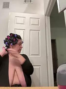 AlyssiaAmoreXO from StripChat is Freechat