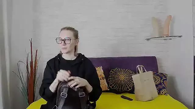 AmaliaMao from StripChat is Freechat