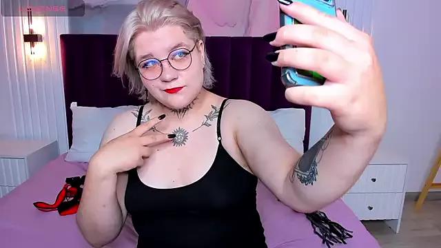 Check out our webcam shows gallery and message on a personal level with our sweet squirt cams hosts, showing off their natural physiques and sex toys.