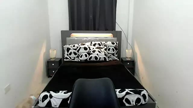 AmazingLuchie from StripChat is Freechat