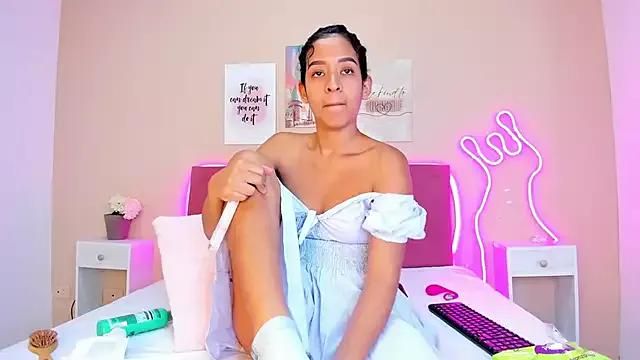 Amber-Sweett from StripChat is Freechat