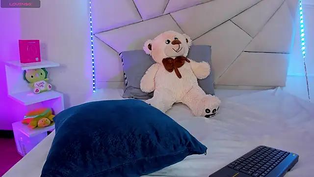 Check out our webcam shows gallery and message on a personal level with our sweet squirt cams hosts, showing off their natural physiques and sex toys.