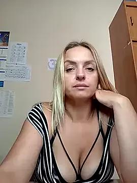 Ami_Foxy from StripChat is Freechat