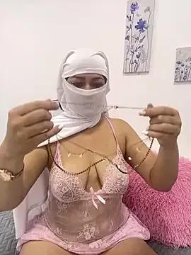 Amyraa_ from StripChat is Freechat