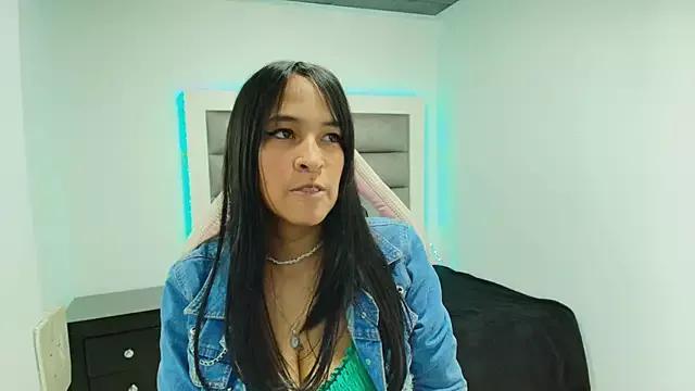 Andrea_brunnette from StripChat is Freechat