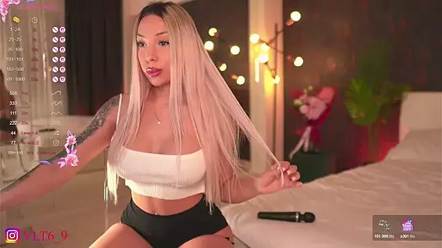 Check out our webcam shows gallery and message on a personal level with our sweet squirt cams hosts, showing off their natural physiques and sex toys.