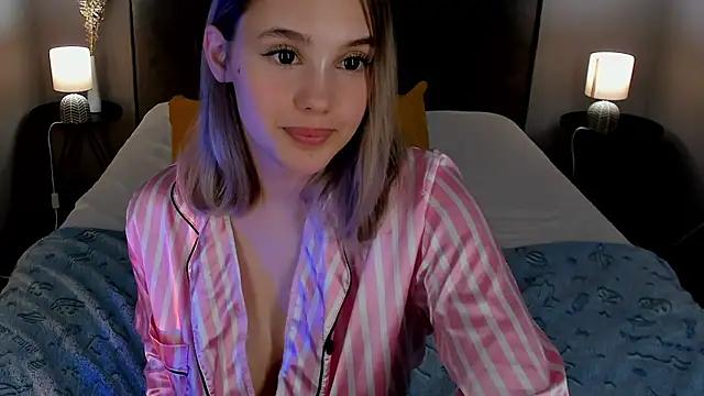 Check out our webcam shows gallery and message on a personal level with our sweet squirt cams hosts, showing off their natural physiques and sex toys.