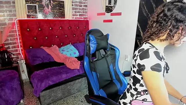Check out our webcam shows gallery and message on a personal level with our sweet squirt cams hosts, showing off their natural physiques and sex toys.