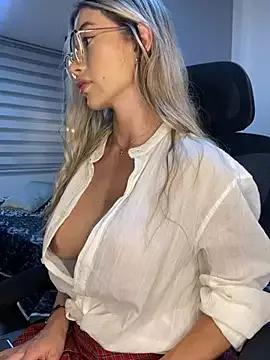 Anna_quinn from StripChat is Freechat