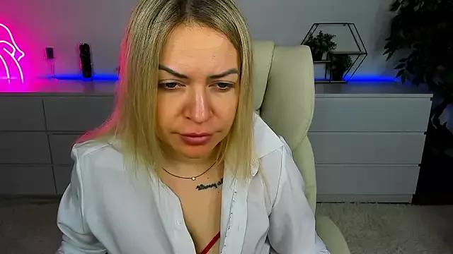 Check out our webcam shows gallery and message on a personal level with our sweet squirt cams hosts, showing off their natural physiques and sex toys.