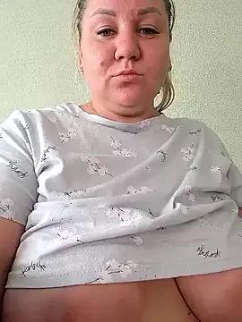 AnnaCurvy from StripChat is Freechat