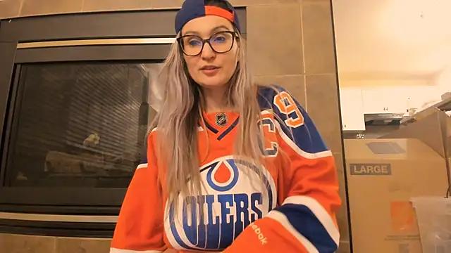 Check out our webcam shows gallery and message on a personal level with our sweet squirt cams hosts, showing off their natural physiques and sex toys.