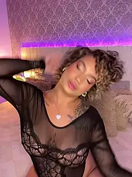Arianabromw from StripChat is Freechat