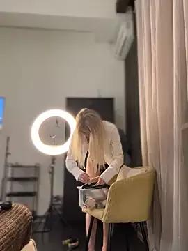 AriWild from StripChat is Freechat