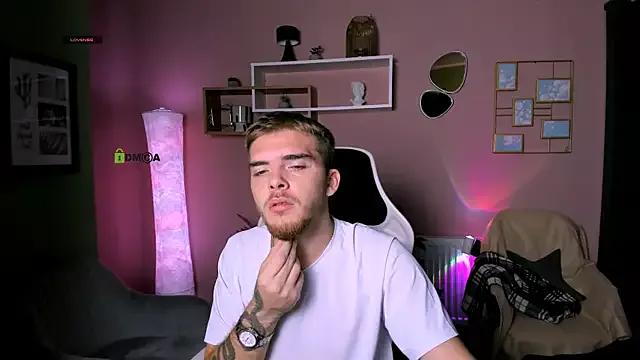 aron_black_ from StripChat is Freechat