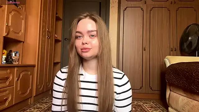 ArowsHeart from StripChat is Freechat