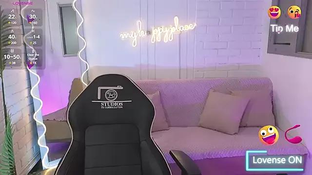 Check out our webcam shows gallery and message on a personal level with our sweet squirt cams hosts, showing off their natural physiques and sex toys.