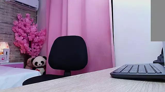 AuroraSim from StripChat is Freechat