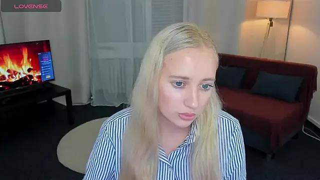 AuroraSkyee from StripChat is Freechat