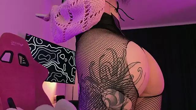 Check out our webcam shows gallery and message on a personal level with our sweet squirt cams hosts, showing off their natural physiques and sex toys.