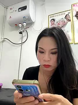 Baby-mmm from StripChat is Freechat