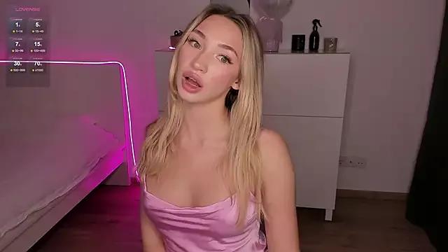 BaileyBaby from StripChat is Freechat