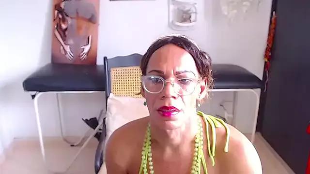 bardotbigcockts from StripChat is Freechat