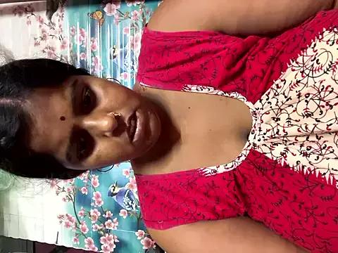 Beauty-queen from StripChat is Freechat