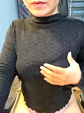 Bee___breastmilk from StripChat is Freechat