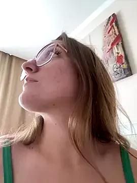Bellatrisssaa from StripChat is Freechat