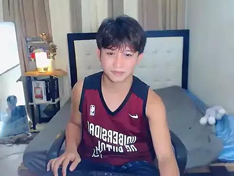 bigcock_kris from StripChat is Freechat