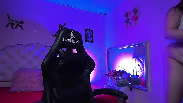 Check out our webcam shows gallery and message on a personal level with our sweet squirt cams hosts, showing off their natural physiques and sex toys.