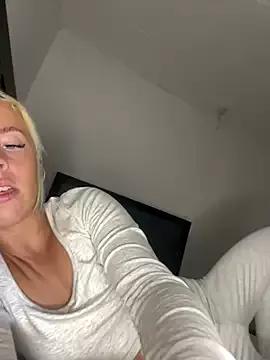 Photos of Blondebabee_x from StripChat is Group