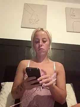 Photos of Blondebabee_x from StripChat is Freechat