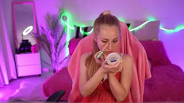 BlondyMell_ from StripChat is Freechat