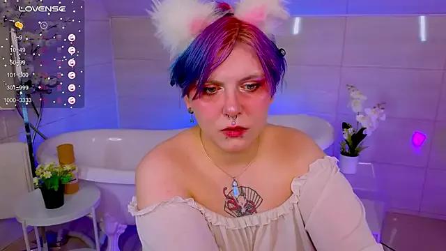 bluelunaray from StripChat is Freechat