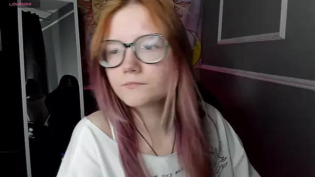 browneyess_ from StripChat is Freechat