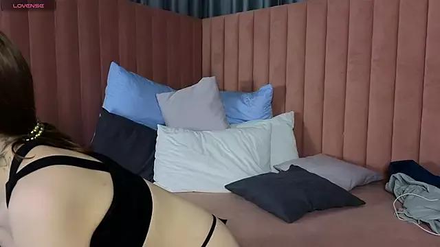CaitlinCrystal from StripChat is Freechat