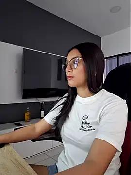 Camila_Vescari from StripChat is Freechat