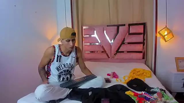 CamilaAndMax from StripChat is Freechat