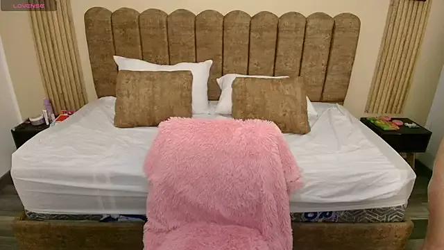 CandyFoxxx_ from StripChat is Freechat