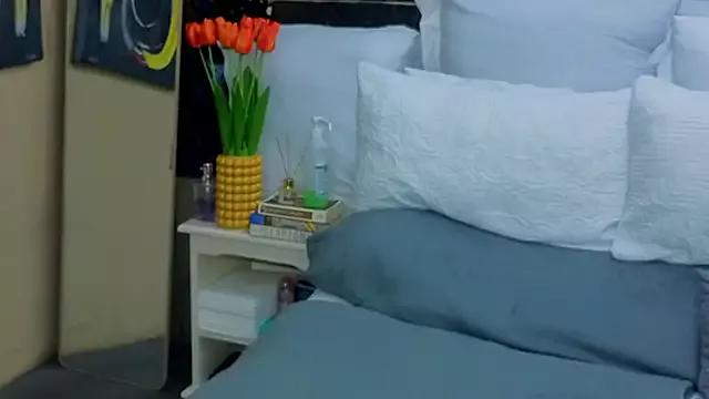 CaramelNatashaxx from StripChat is Freechat