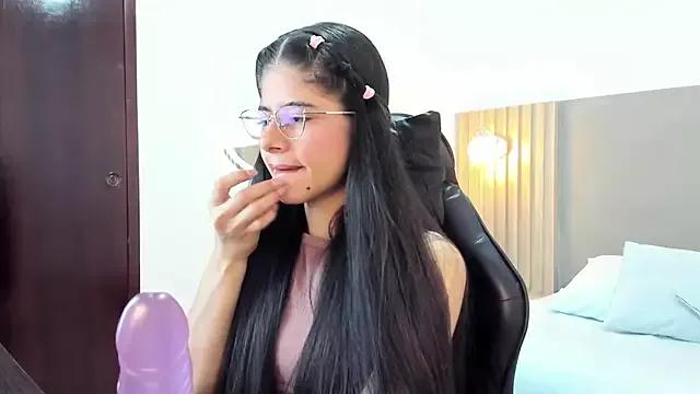 carlina_15 from StripChat is Freechat