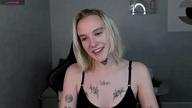 Carolin_Miller from StripChat is Freechat