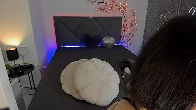 Check out our webcam shows gallery and message on a personal level with our sweet squirt cams hosts, showing off their natural physiques and sex toys.