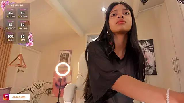 catalinasaiz from StripChat is Freechat