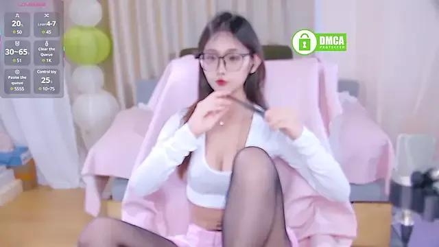 Chanee-9 from StripChat is Freechat