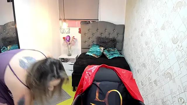 Charlot_milf from StripChat is Freechat