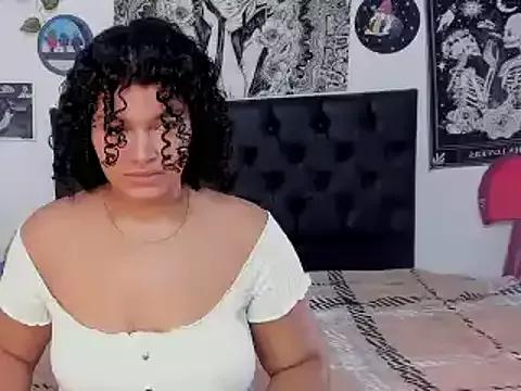 chloe_kisses from StripChat is Freechat
